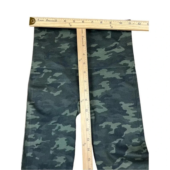 SPANX Look At Me Now Camo Seamless Leggings M - Picture 4 of 13